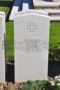 MONT HUON MILITARY CEMETERY, LE TREPORT - MEYER, HERMANN